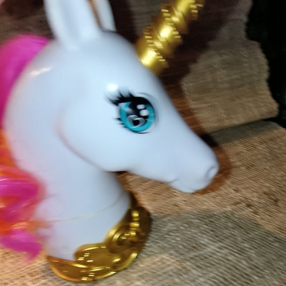 Barbie Dreamtopia Rainbow Hair Unicorn Styling - Picture 2 of 4